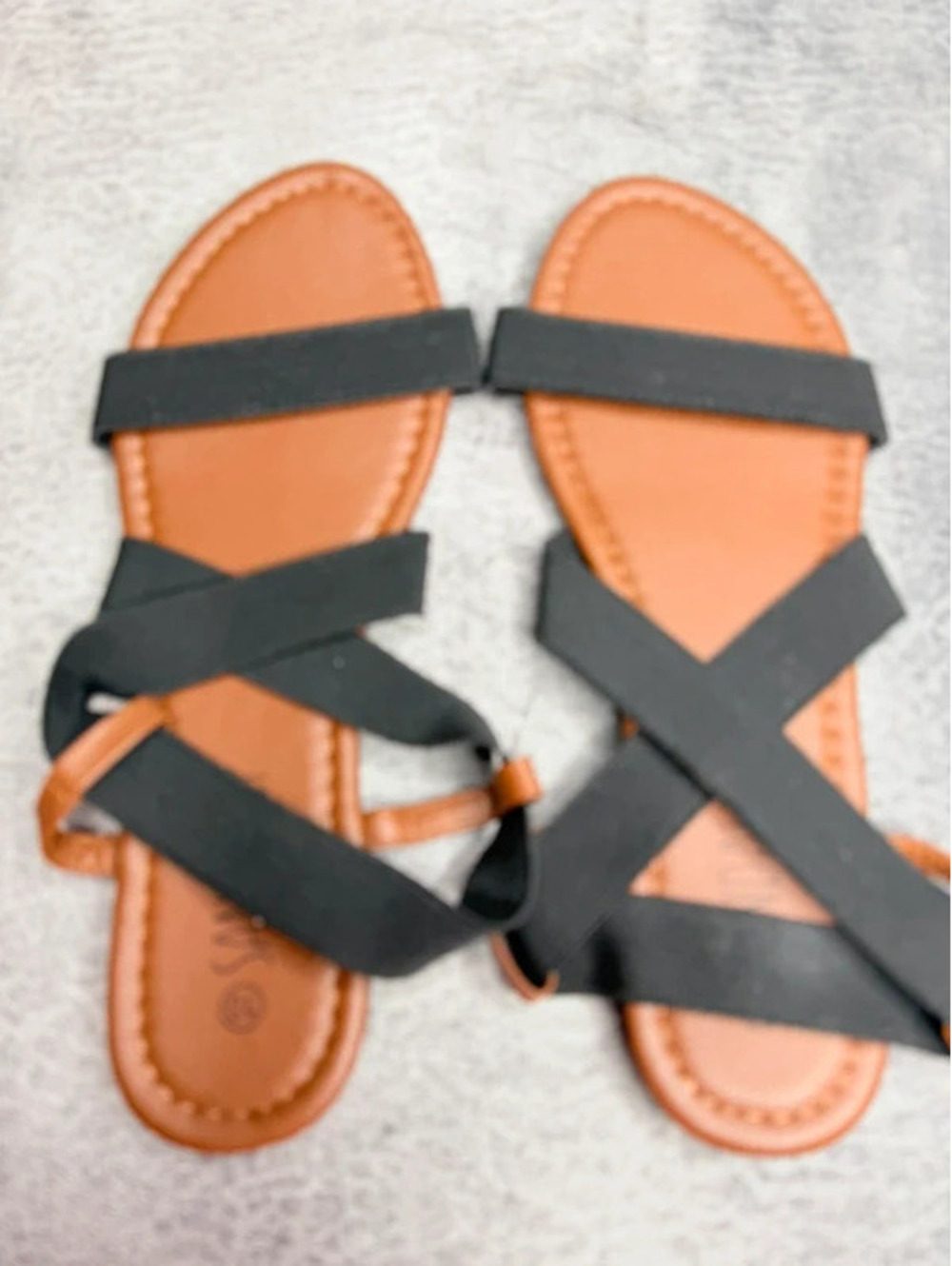 Womens Black Elastic Crisscross Strap Flat Sandals Cognac Footbed Size 10